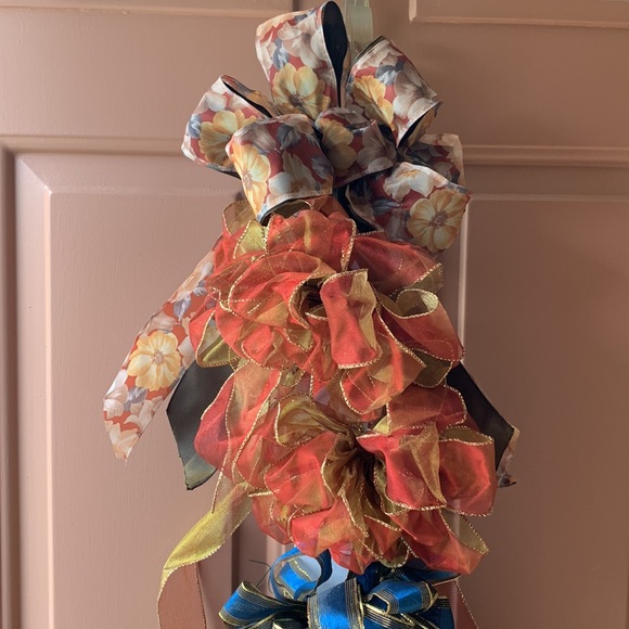 Hand crafted Christmas bow for wreaths, gifts, tree top, etc - Picture 7 of 9